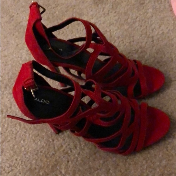 Red heels - Picture 2 of 5
